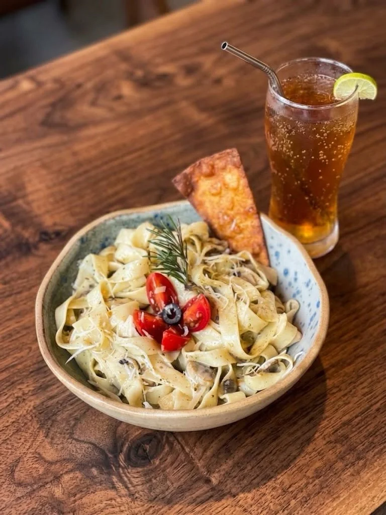 Fettuccine Alfredo + soft drink