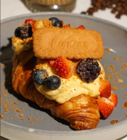 Lotus Croissant