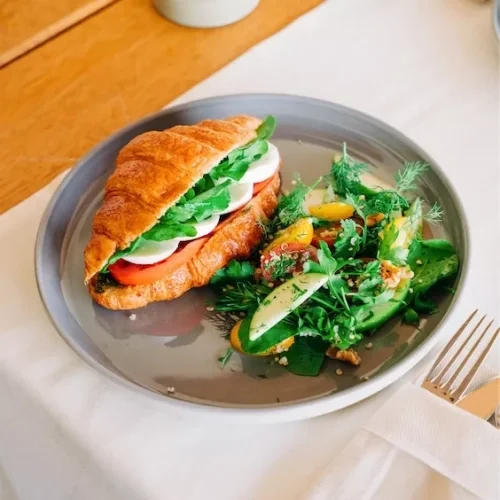Mozzarella Pesto Croissant