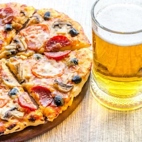5-beer bucket (50 cl Tuborg or Carlsberg) and mixed pizza for two