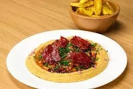 Hummus with pastırma